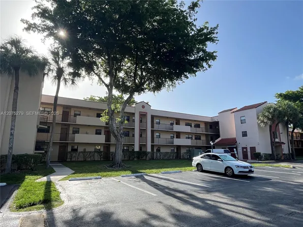 3252 Foxcroft Rd, Hollywood, FL