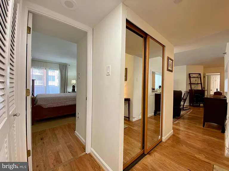 1301 N Ct #812 — Photo 23