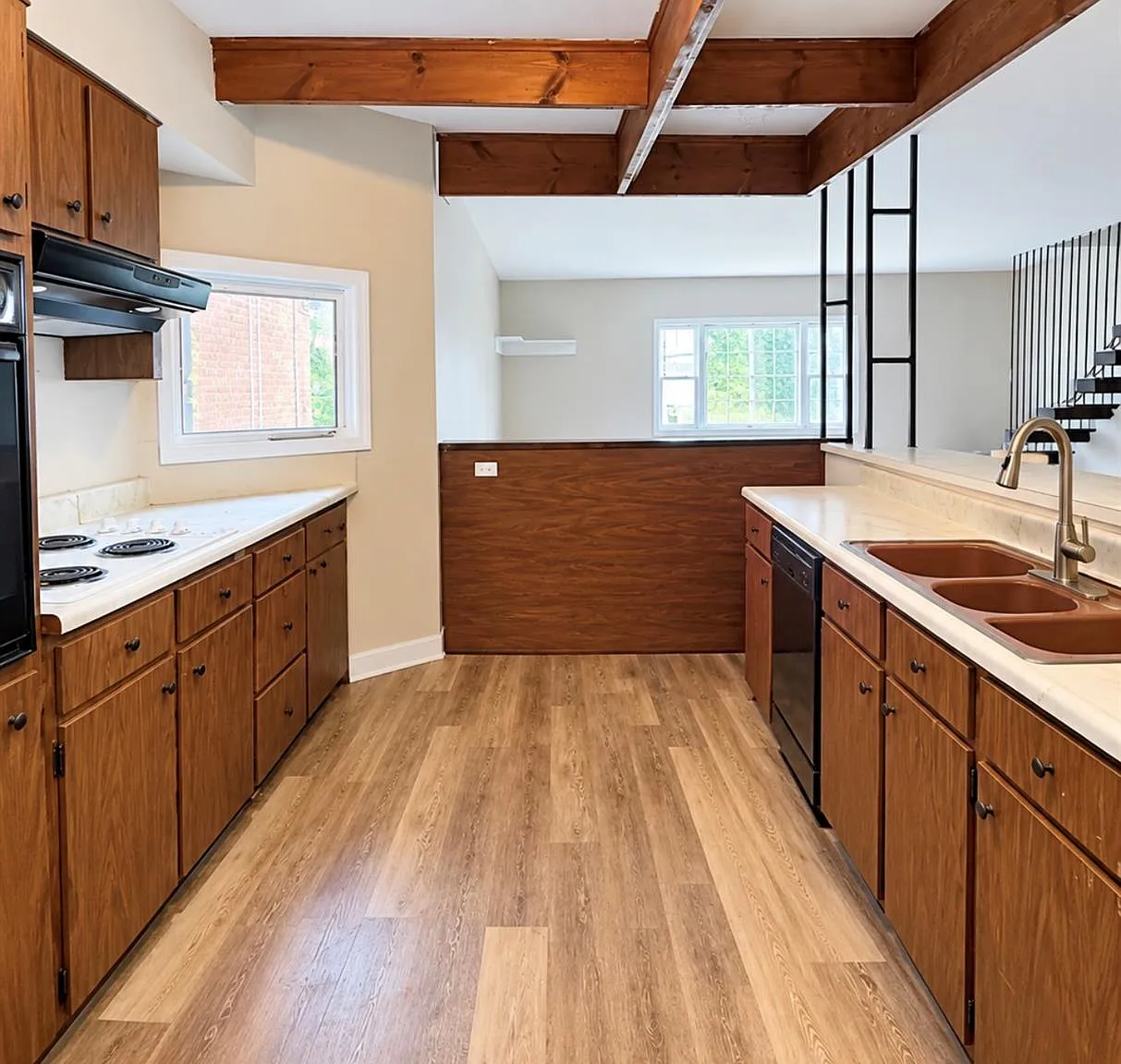 3 bed, 3.0 bath, 1724 sqft, $2,100 — Photo 2