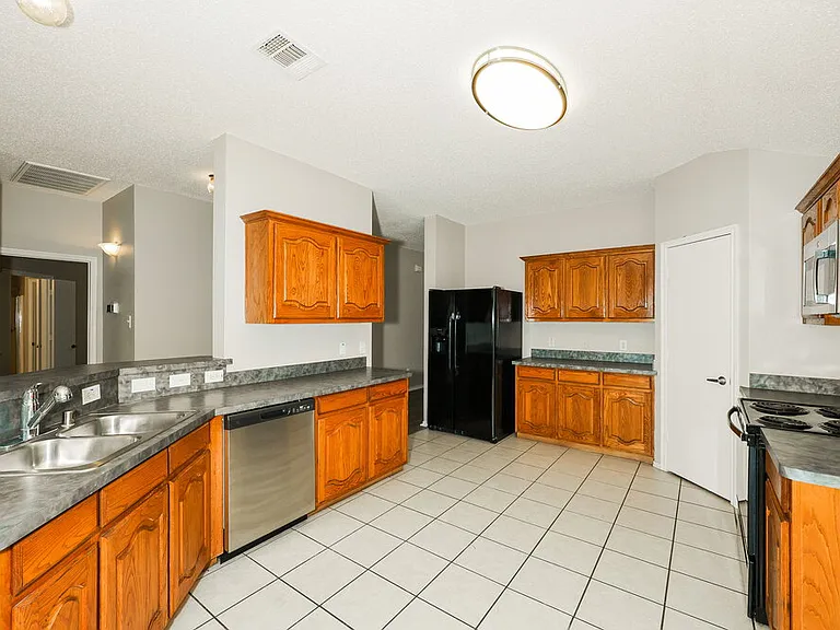 829 Clear Creek Dr — Photo 7