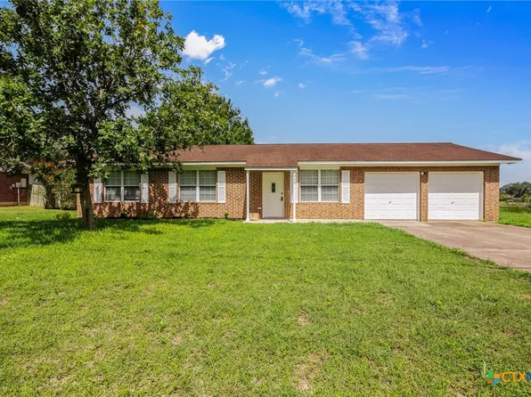 939 N San Patricio St, Goliad, TX 77963