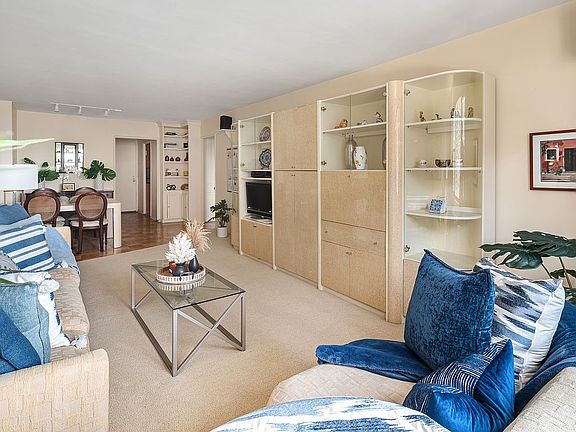 3rd image of 165 W 66th St APT 14G