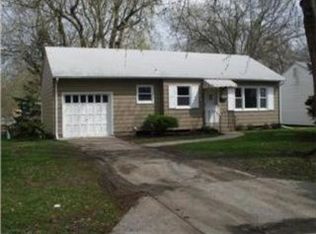 5427 Cedar St, Roeland Park, KS 66205