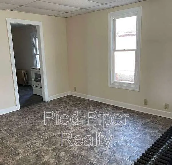 320 W Clark St — Photo 11