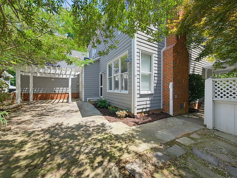 102 Parkside Cir — Photo 17