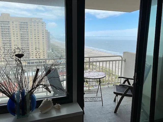 5200 Boardwalk #16D