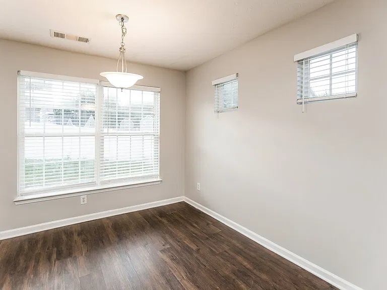 320 Arrowhead Dr — Photo 6