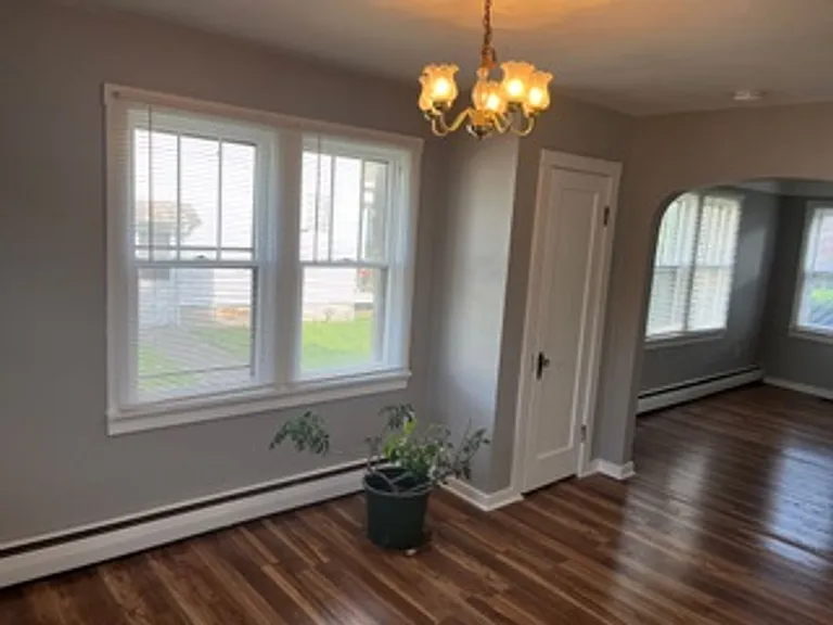 209 E Oak St — Photo 4