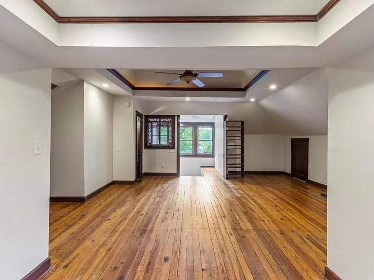 327 Adams St — Photo 28