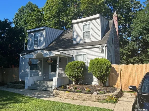 1896 Peck Avenue, Bay Shore, NY 11706