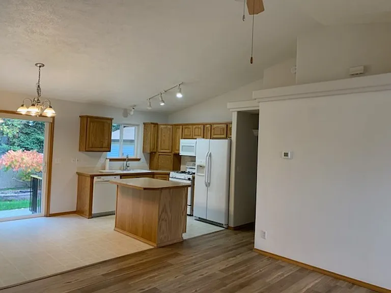 9049 N Torrey Ln — Photo 6