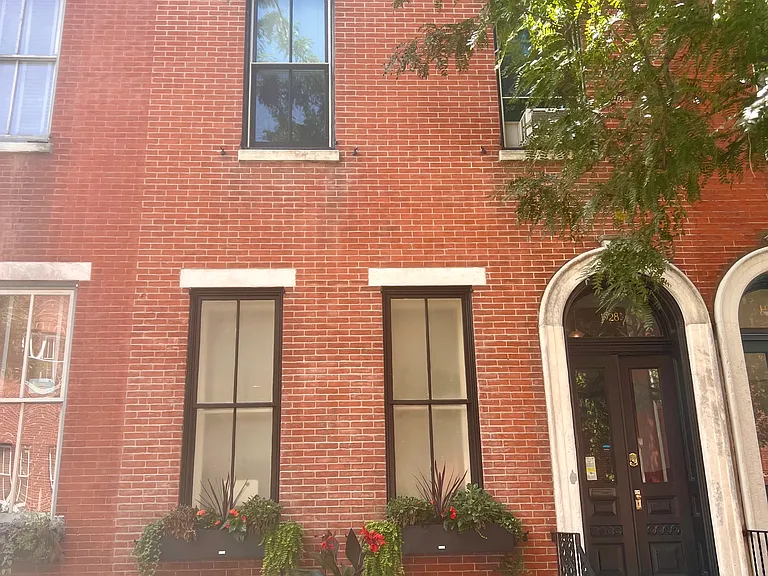 1928 Wallace St #3 — Photo 1