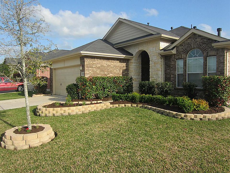 Beautiful landscaped front lawn