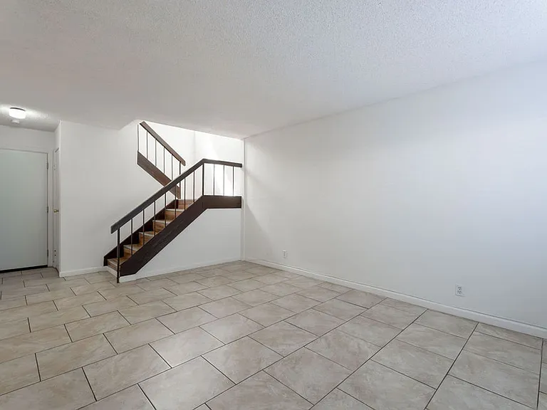1722 E University Ave #7 — Photo 2