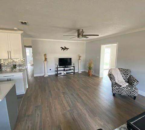 2nd image of 1800 Parkin Cir S