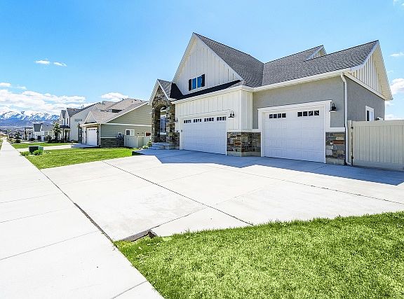 2nd image of 1411 W Blue Quill Dr