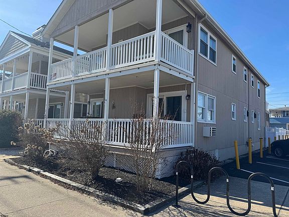 4th image of 2120 Asbury Ave #1