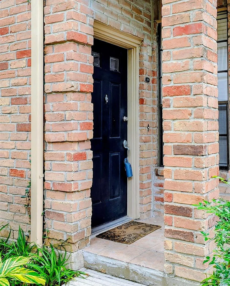 2 bed, 2.0 bath, 1399 sqft, $1,700 — Photo 3