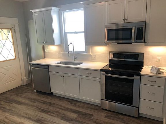 Completely remodeled kitchen. New floor, all new cabinets, n