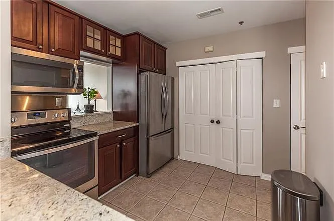 110 E Washington St #601 — Photo 14