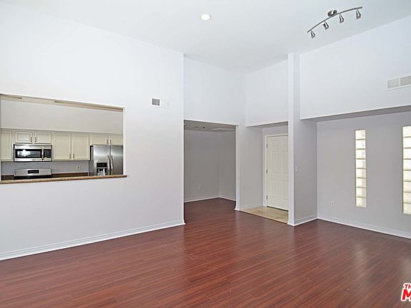 5th image of 602 S Wilton Pl APT 305