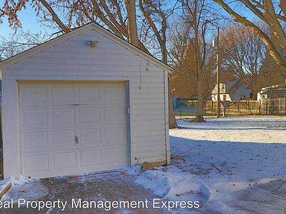 3rd image of 1417 S Lake Ave