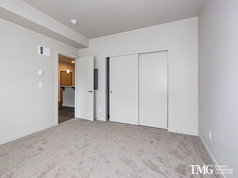 Market Village Apartments — Photo 5
