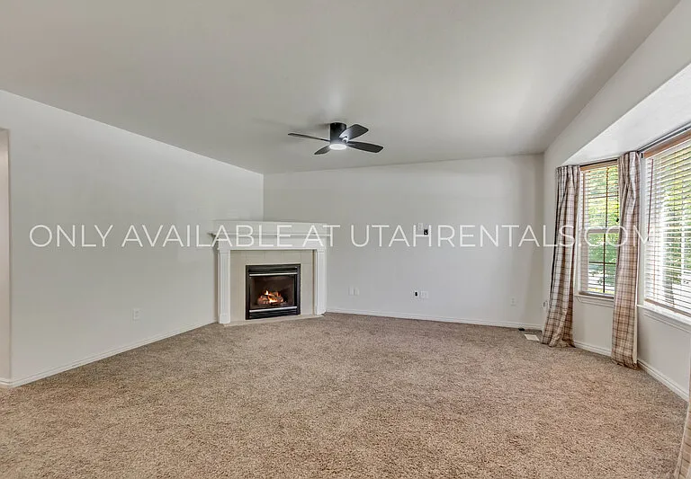1328 S 1550 E — Photo 2