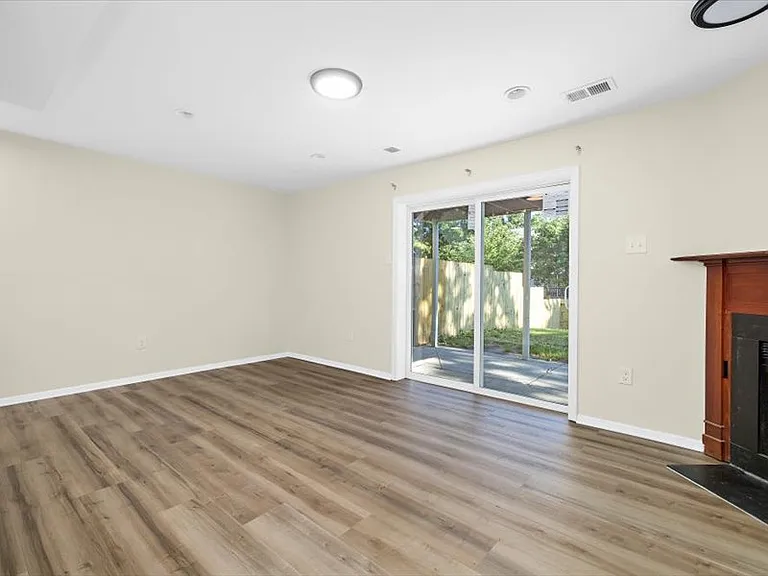 8638 Gambier Hbr — Photo 29