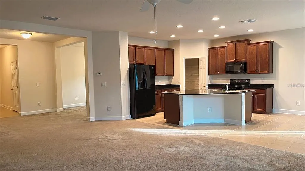 3 bed, 2.5 bath, 2237 sqft, $2,650 — Photo 2