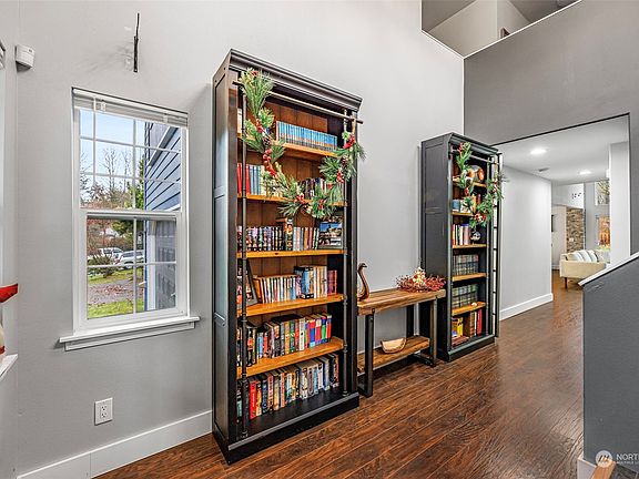 5th image of 12422 10th Street NE