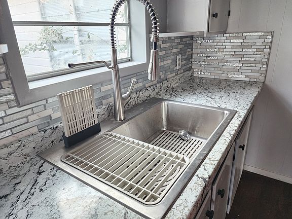 3rd image of 1065 Schulenburg Ln