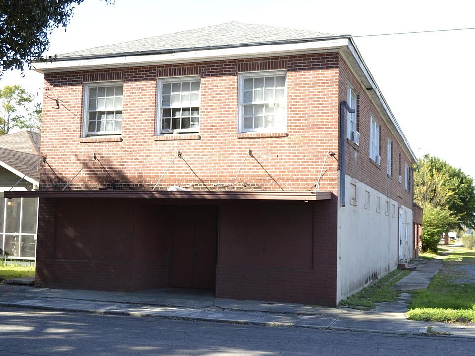2nd image of 800 S Iberia St