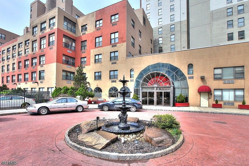 1st image of 111 Mulberry St APT 1Q