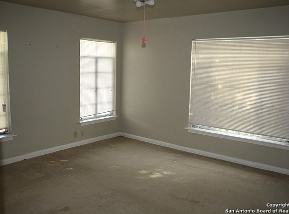 5th image of 207 Harriett Dr