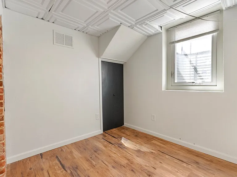 654 S Bryant St — Photo 16