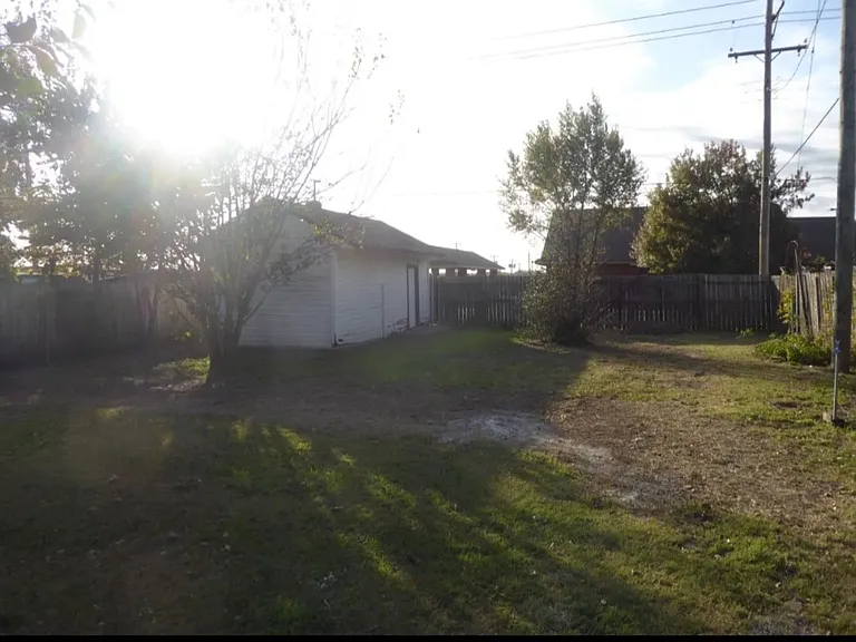 928 NW 20th St — Photo 19