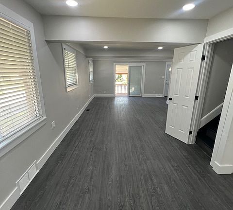 5th image of 3174 Harris St