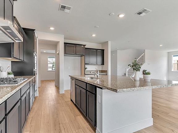5th image of 230 Scarlett Way