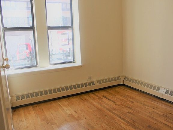 3rd image of 350 Cathedral Pkwy APT 1E