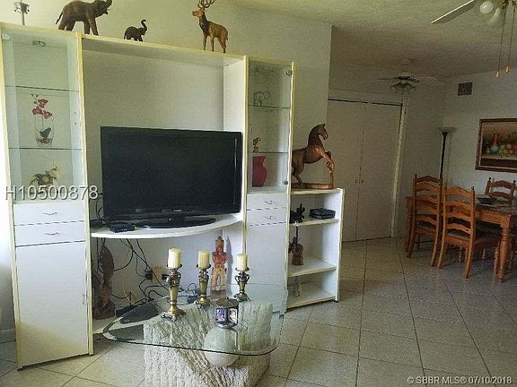 2nd image of 121 NE 204th St APT 4