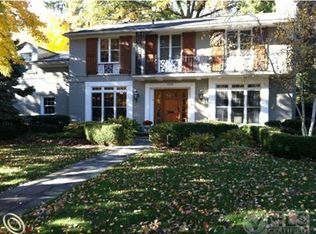 659 N Glengarry Rd, Bloomfield Hills, MI 48301