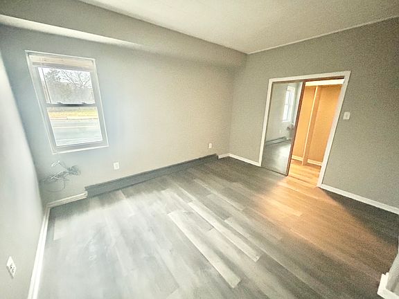 4th image of 1830 E Riverside Dr Floor 1