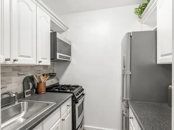 136 East 56th Street image 7 of 8