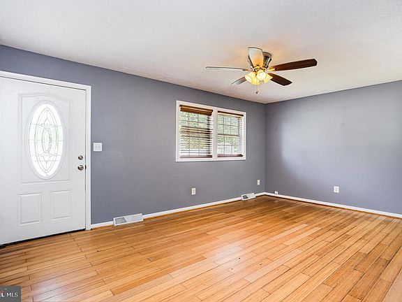 4th image of 615 Pinehurst St