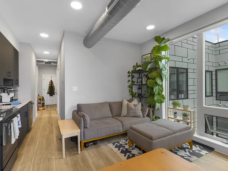 102 W Berks St — Photo 12