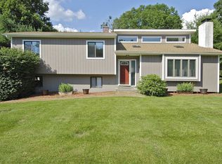 5 Tanglewood Ln, Poughkeepsie, NY 12603