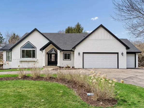 901 Mendakota Ct, Mendota Heights, MN 55120