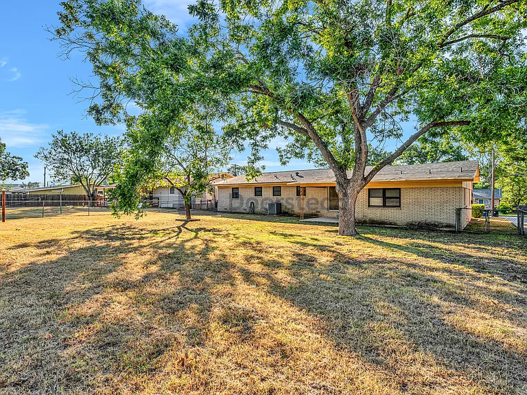 445 Granada Dr — Photo 31