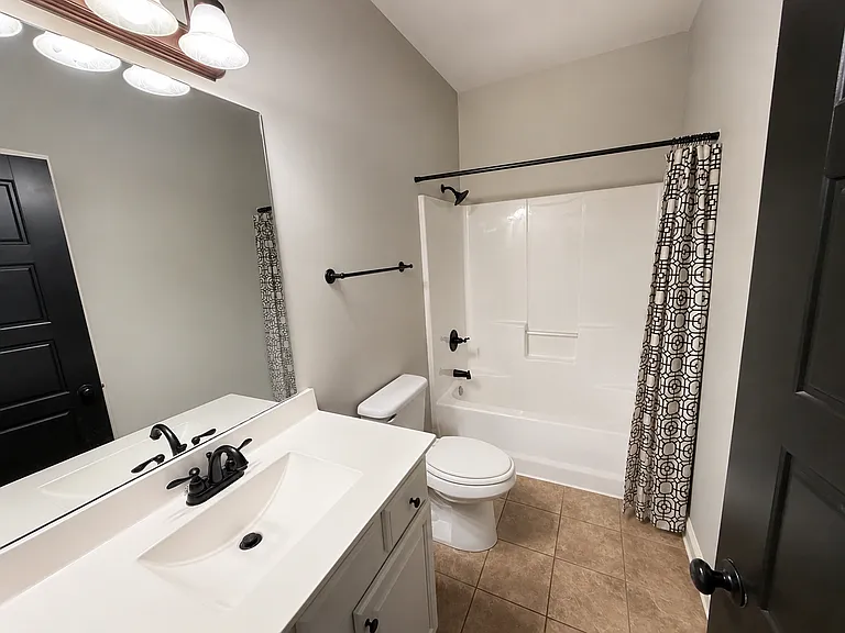 2086 Meadow Creek Ln — Photo 6